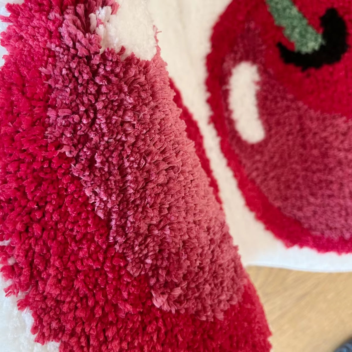 Transform your space with our adorable Cherry Handmade Tufting Rug! 🍒✨ Soft, fluffy, and super absorbent, this non-slip mat is perfect for any room or bathroom. Plus, it's washable for easy care! 🛁💖 #HomeDecor #RugLove