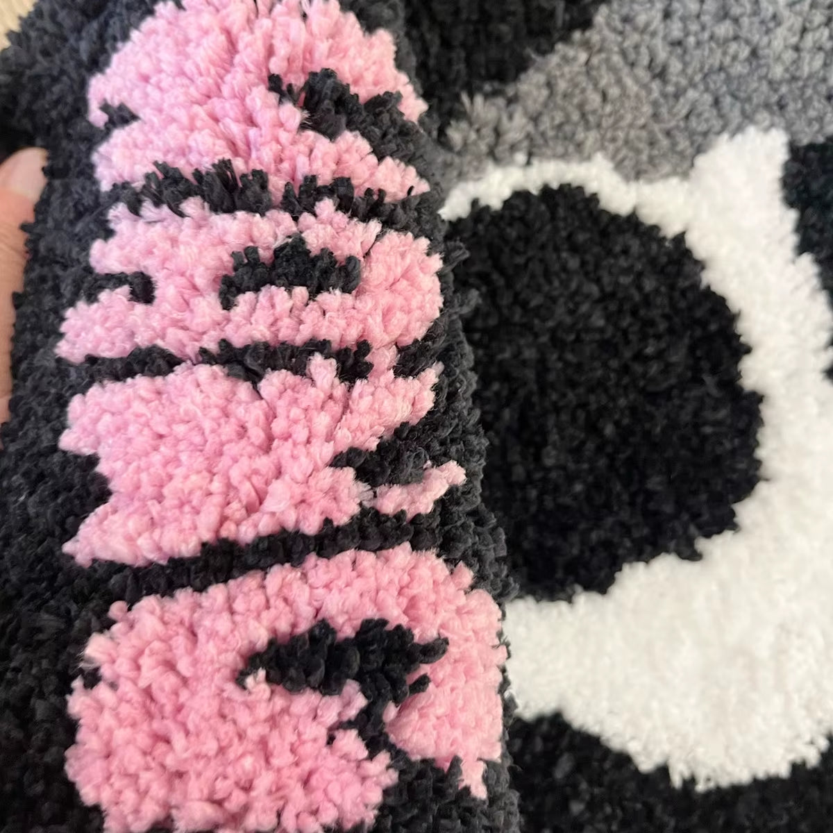 Transform your space with our cozy Black Ghost Lighter Tufted Rug! Perfect for your bedroom or as a fun door mat! 🖤✨ #HomeDecor #CozyVibes