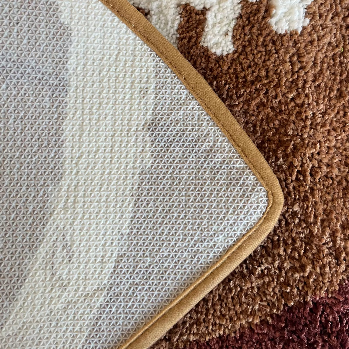 Transform your space with our cozy Football Tufted Rugs! Perfect for your bedroom, living room, or as a stylish doormat. Soft, fluffy, and oh-so-comfy! 🏈✨ #HomeDecor #RugLove