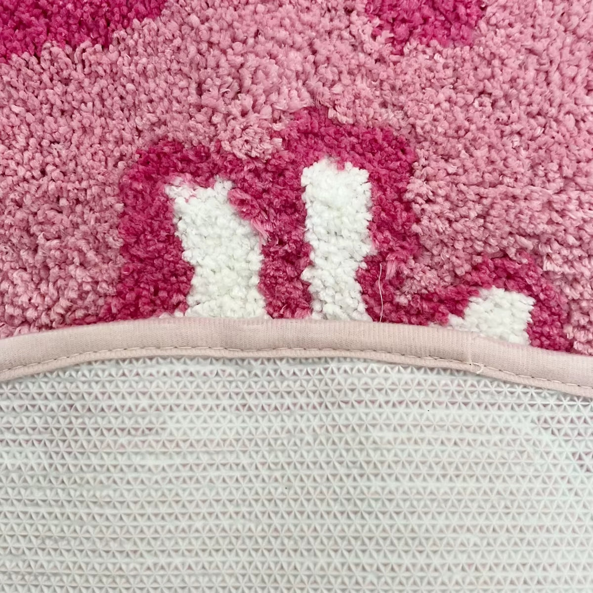 Transform your space with our adorable Wallet Shape Tufted Rug! 🌸 Perfect for a pink girl’s room, this handmade anti-slip carpet adds a trippy touch to any bedroom or living area. Elevate your home decor today! 🏡✨