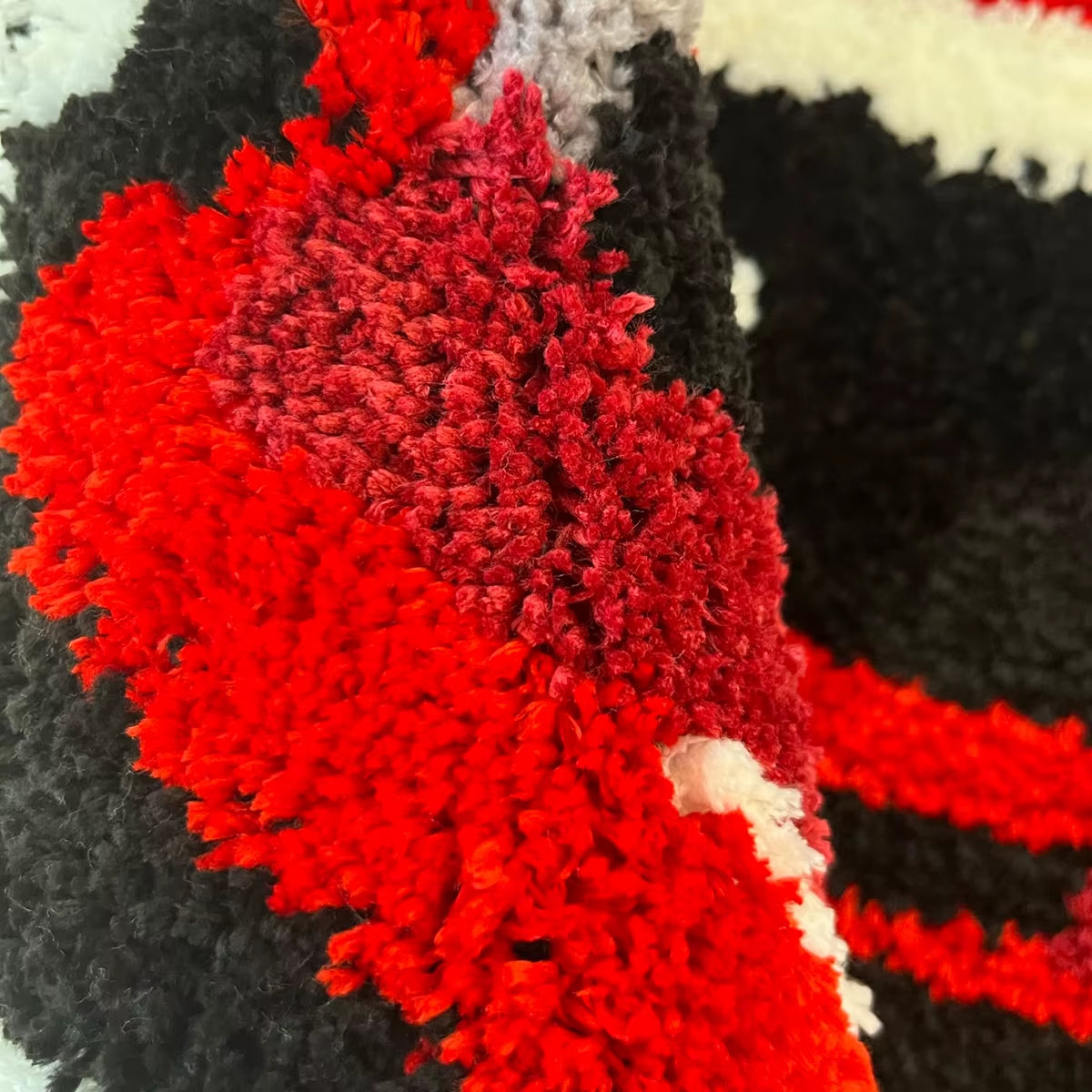 Red Racing Car Shaped Soft Tufted Rug - Non-Slip Absorbent Doormat for Enthusiasts