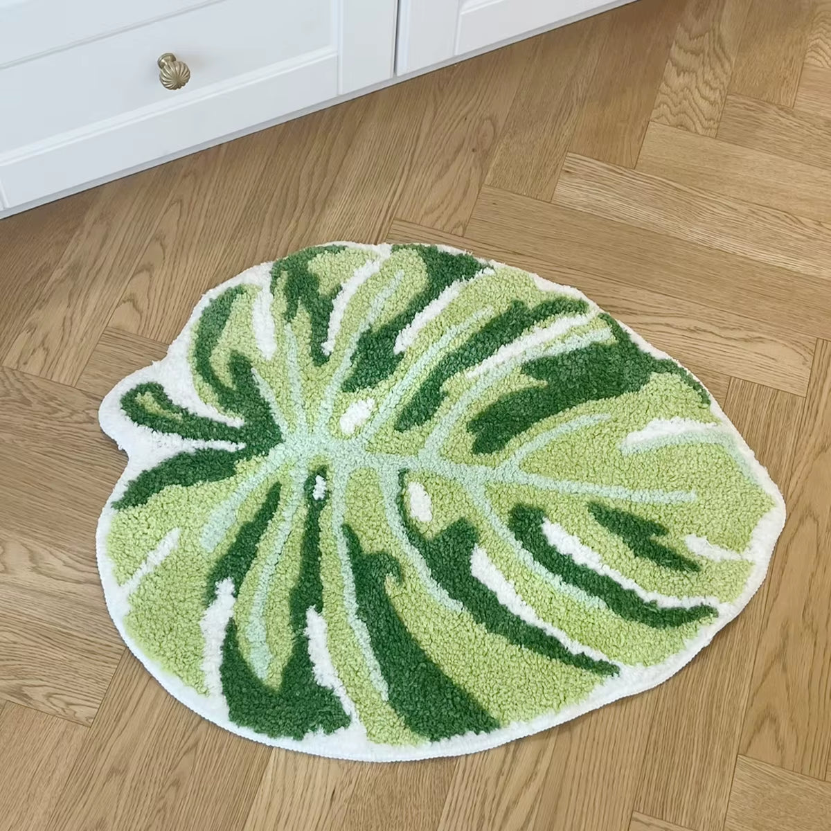 Transform your space with our Green Leaf Monstera Tufted Rug! 🌿 Perfect for your bathroom, bedroom, or entrance - stylish and anti-slip! 🏡✨ #HomeDecor #RugLove
