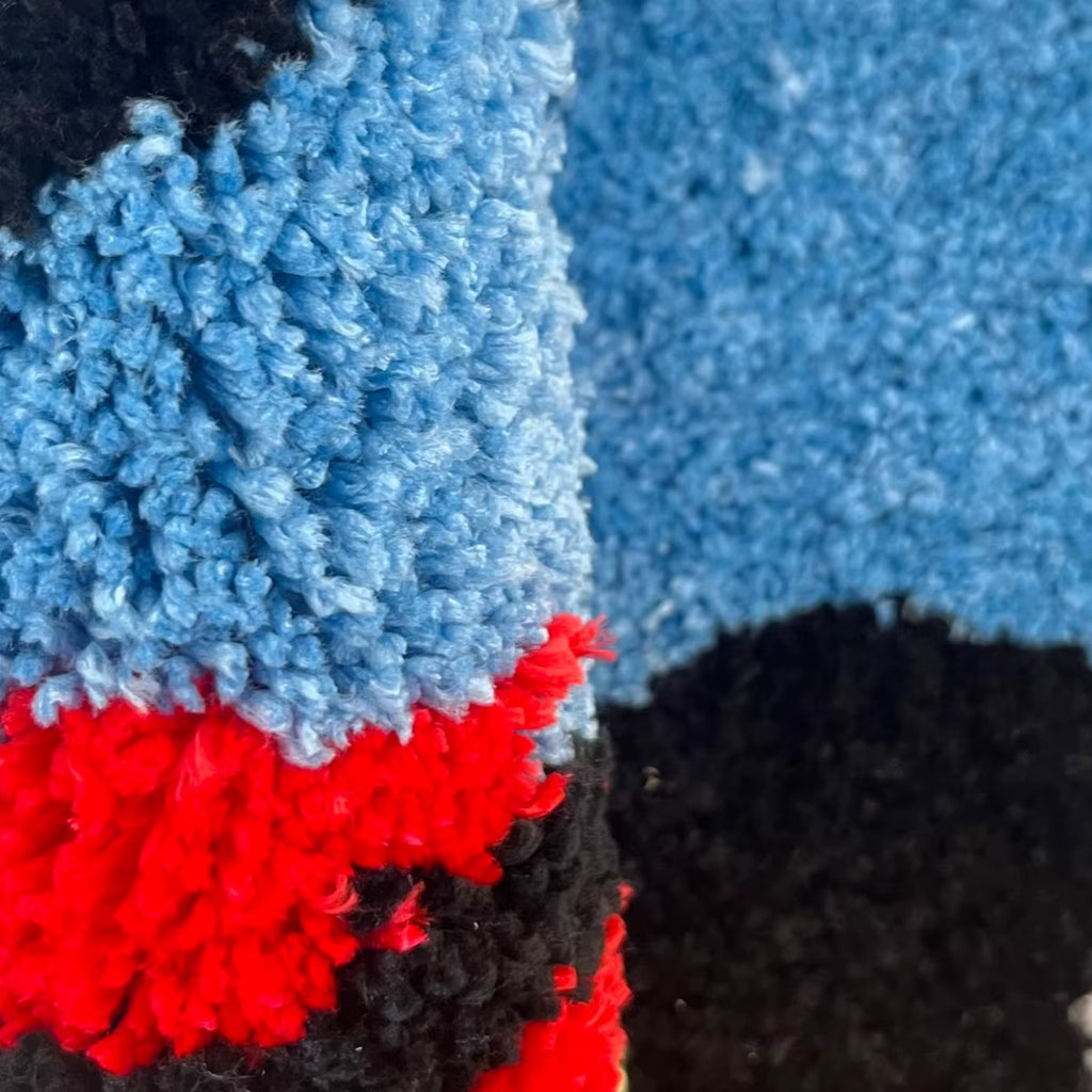 Transform your space with our Heart Flame Anti-Slip Rug! Perfect for any room, this stylish black and white geometric doormat adds a cozy touch to your home. 🖤🤍 #HomeDecor #RugLove